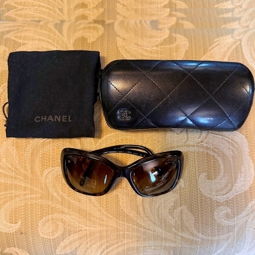 Vintage CHANEL Pearl Accent 5303-H Sunglasses - Picture 4 of 13